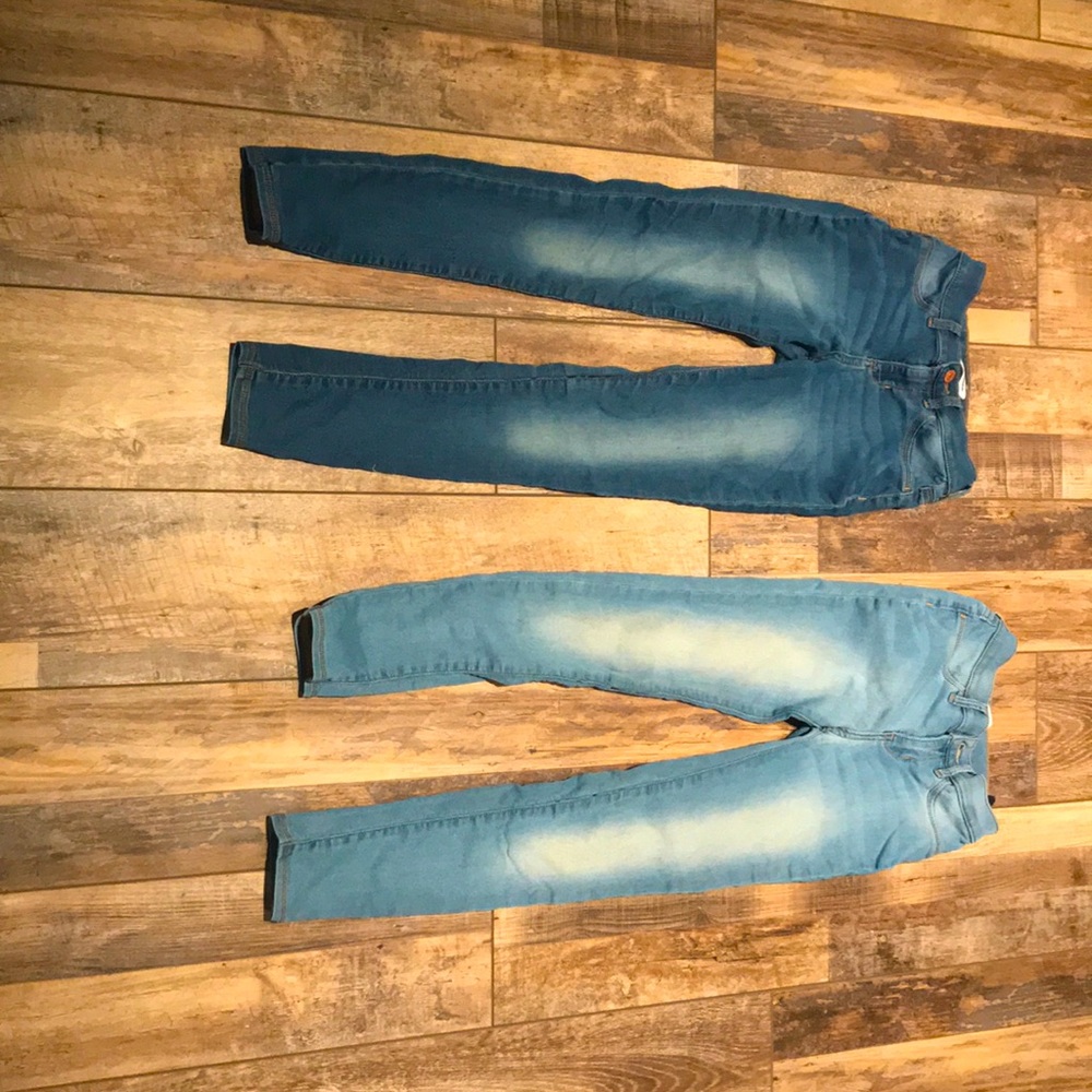 2 pairs of jeans